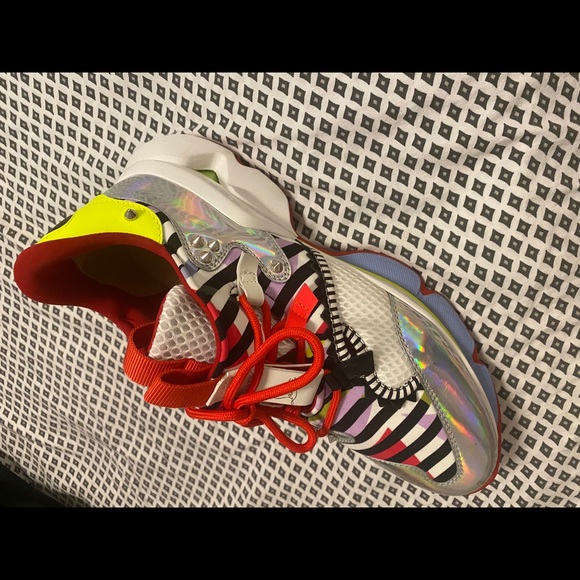 Sneakers - Picture 4 of 5